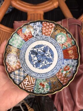 Japanese Imari porcelain fluted plate